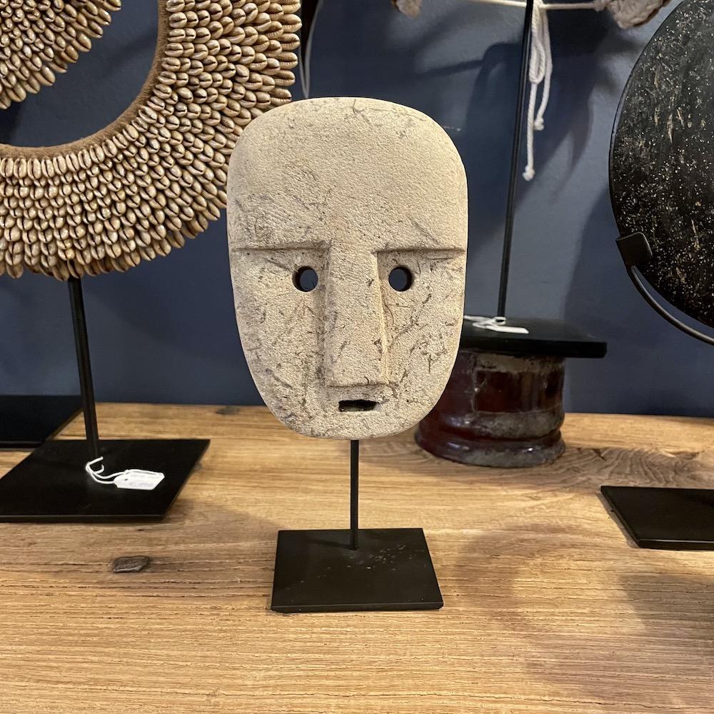 maschera Timor pietra