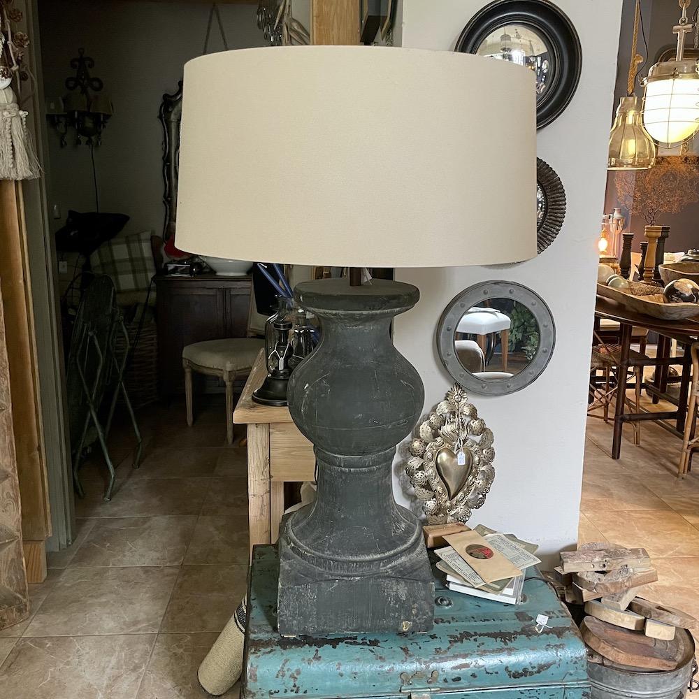 lampada in legno grande